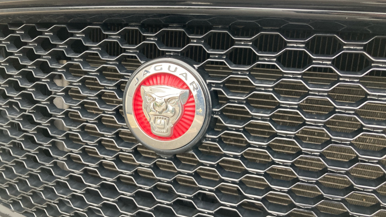 Jaguar F-Pace 2.0d [180] Chequered Flag 5dr Auto AWD Diesel Estate